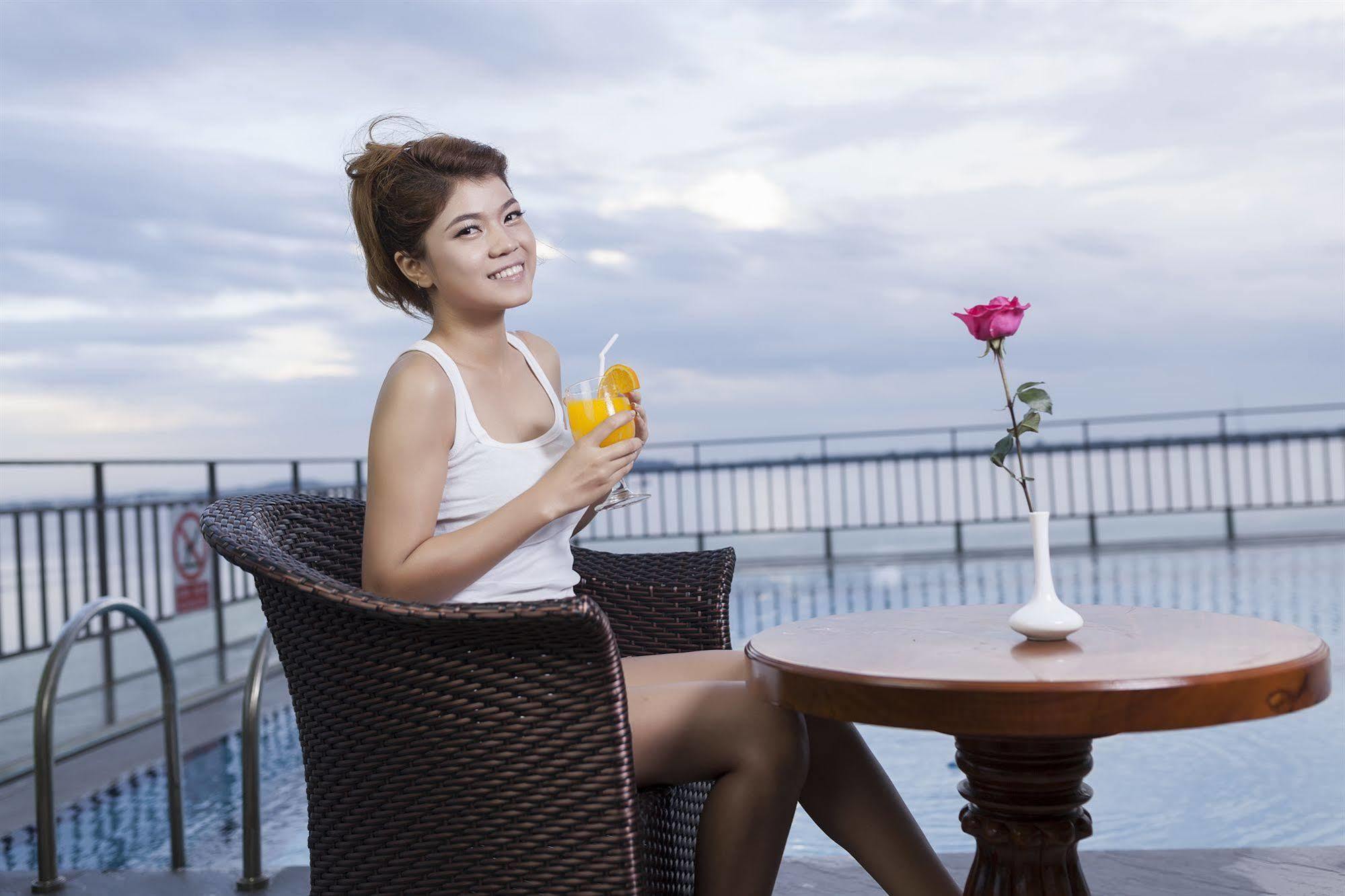 High Sky Hotel Phnom Penh Exterior foto