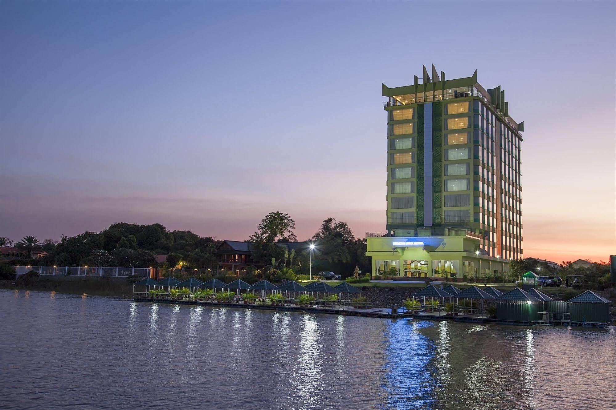 High Sky Hotel Phnom Penh Exterior foto