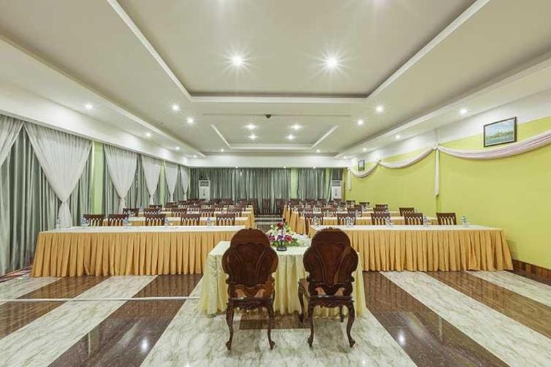 High Sky Hotel Phnom Penh Exterior foto