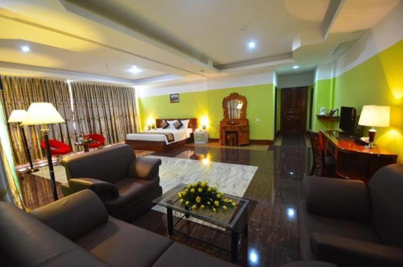 High Sky Hotel Phnom Penh Exterior foto