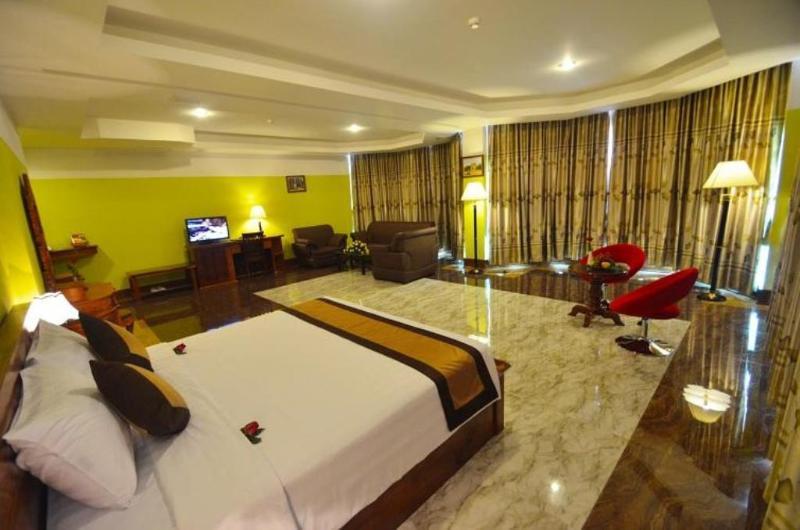 High Sky Hotel Phnom Penh Exterior foto